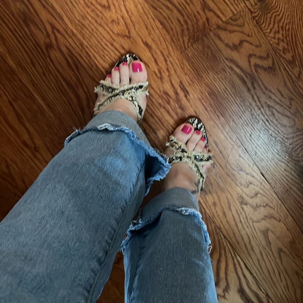 Richard Tyler Crisscross Fringe & Grey Stone Snakeskin Heeled Sandals Size 7 - Picture 7 of 16